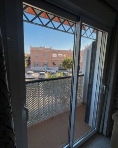 Balcón de aluminio rotura puente térmico en Dos Hermanas, Sevilla