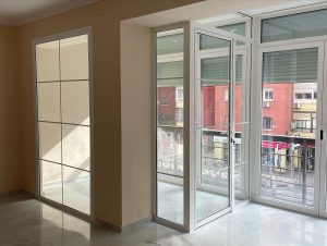 Carpintería de aluminio blanco con RPT Sevilla Aluminios Miguel Plaza 09